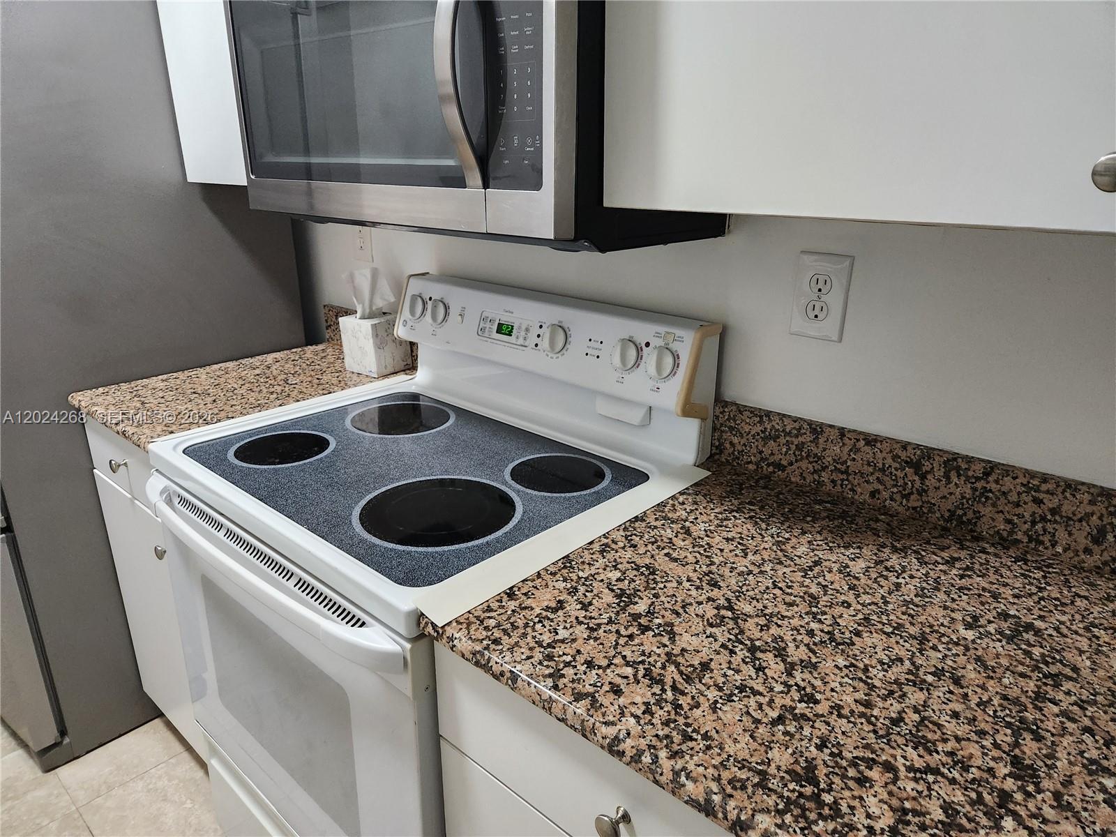 5900 Collins Avenue 404 Property Photo 7