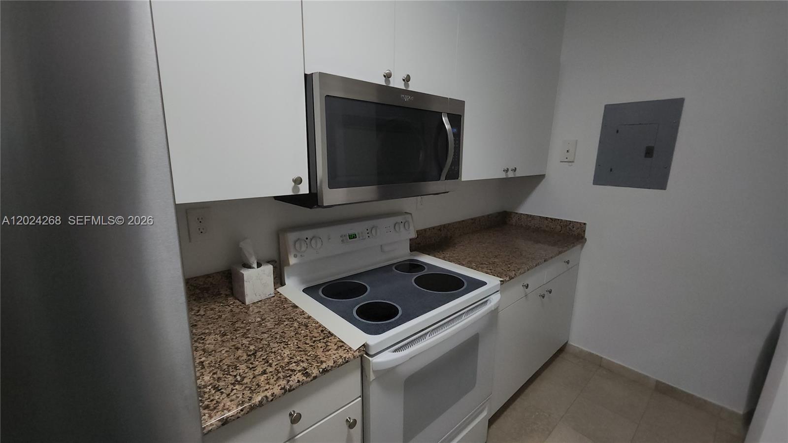 5900 Collins Avenue 404 Property Photo 9