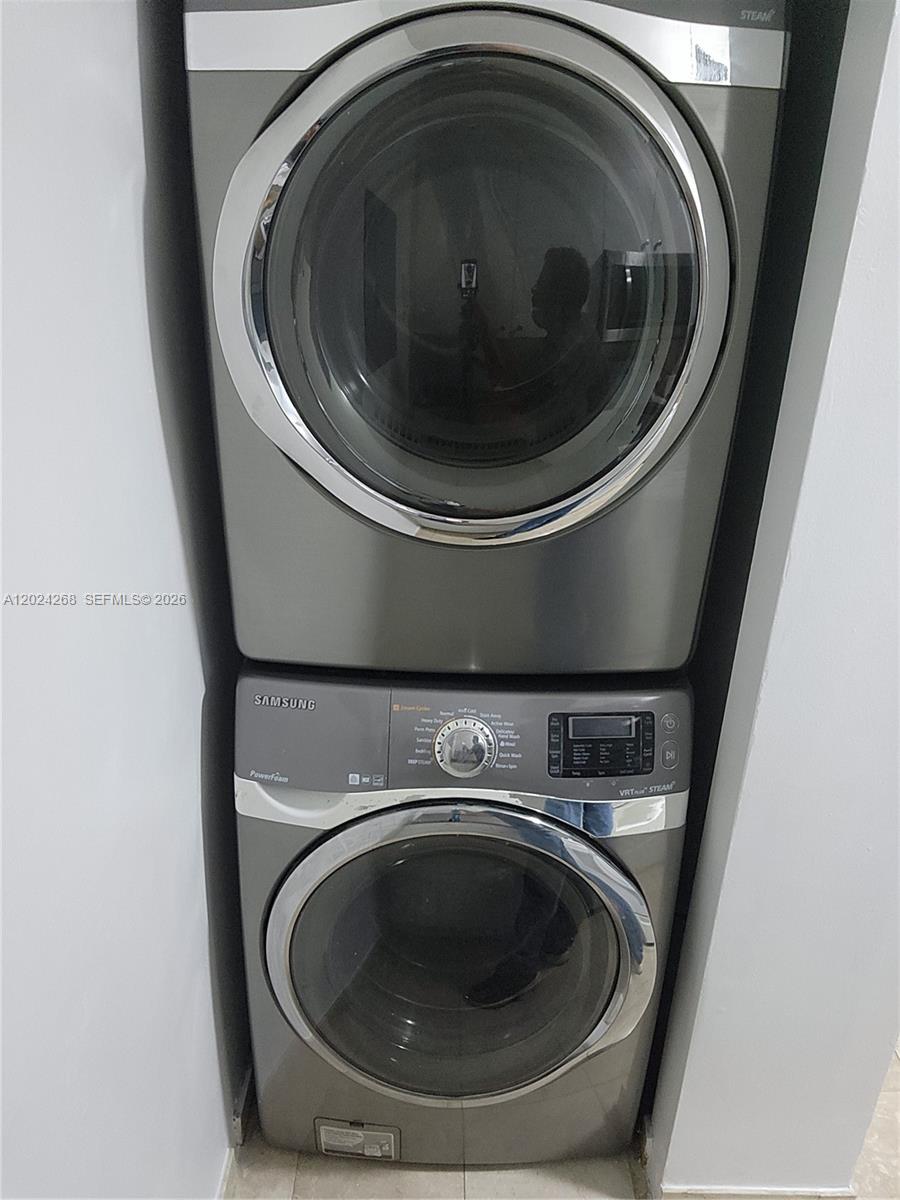 5900 Collins Avenue 404 Property Photo 11