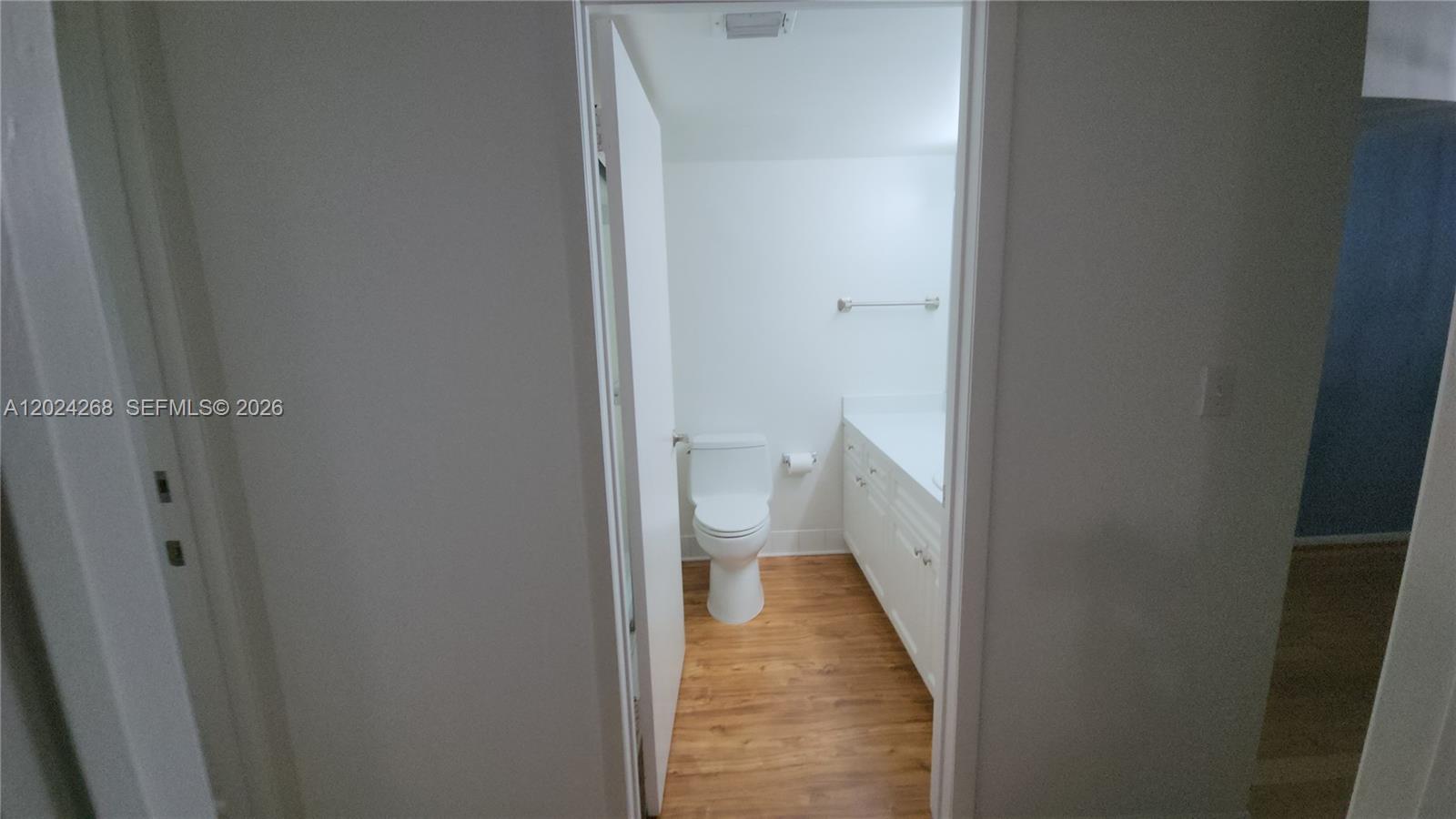 5900 Collins Avenue 404 Property Photo 14
