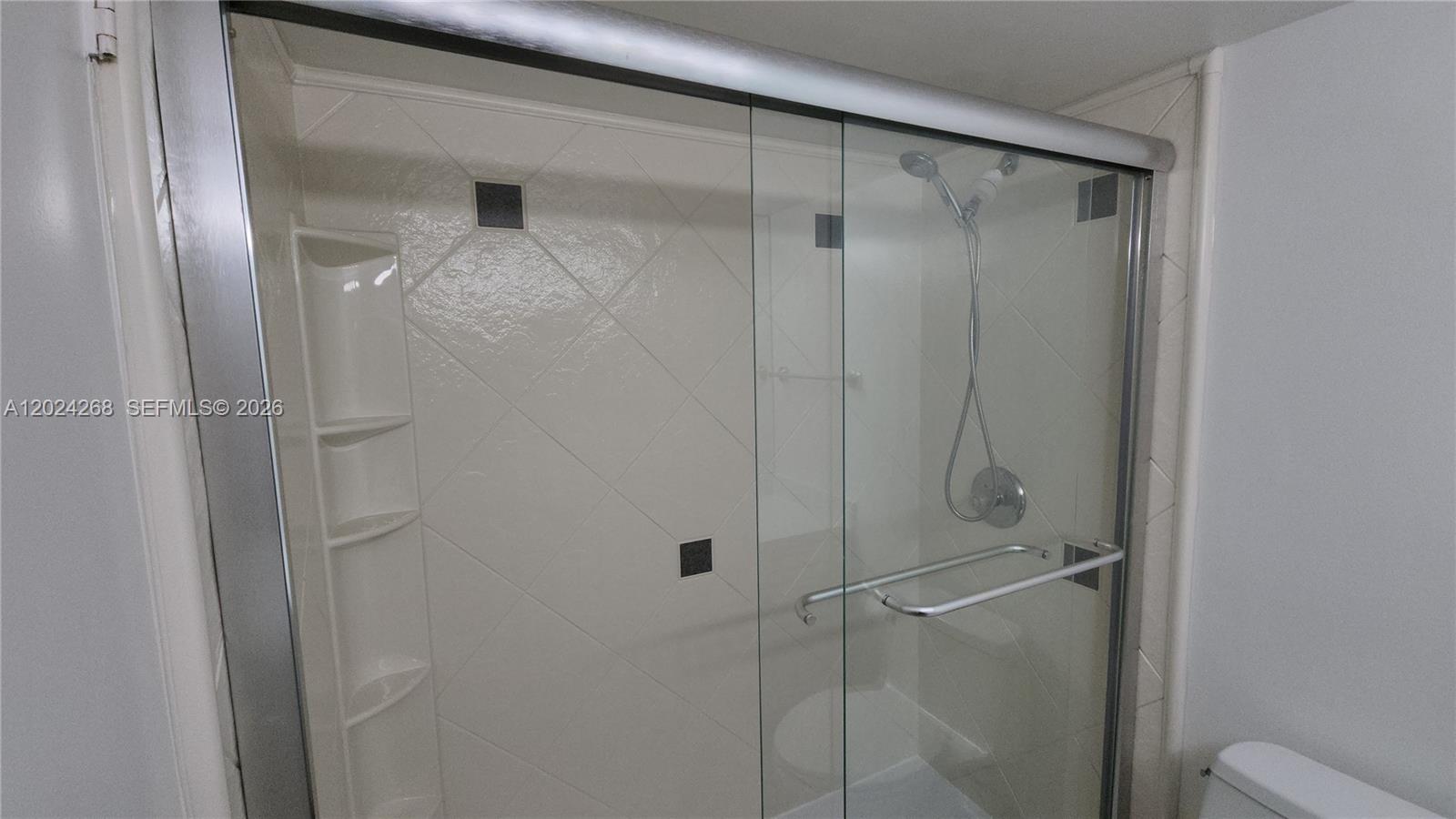 5900 Collins Avenue 404 Property Photo 18