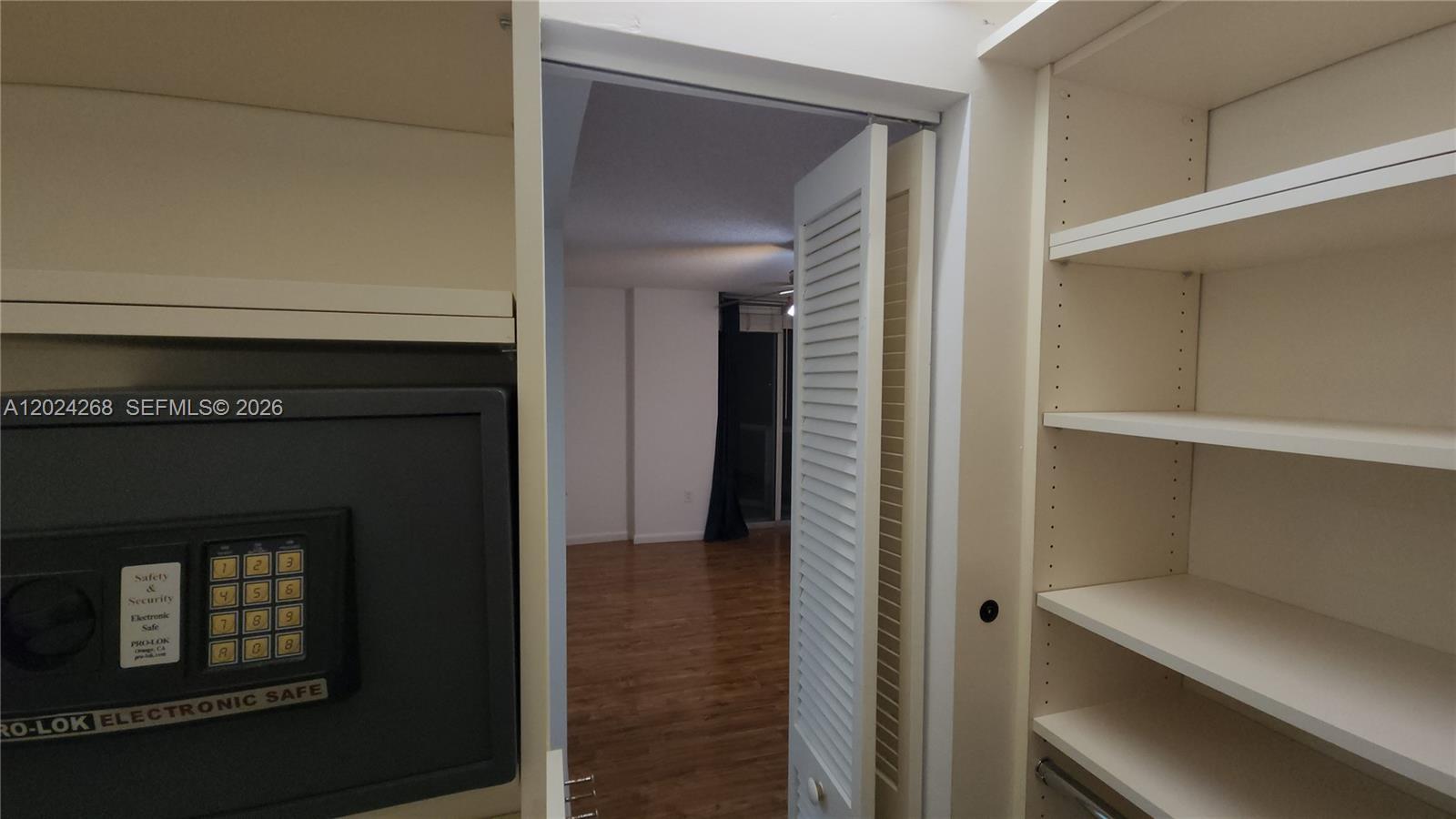 5900 Collins Avenue 404 Property Photo 22
