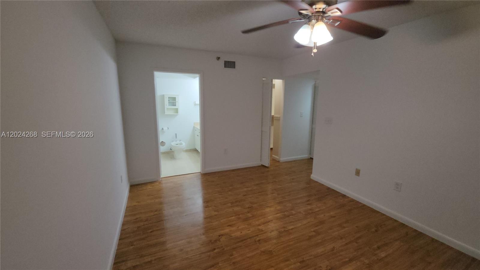 5900 Collins Avenue 404 Property Photo 23