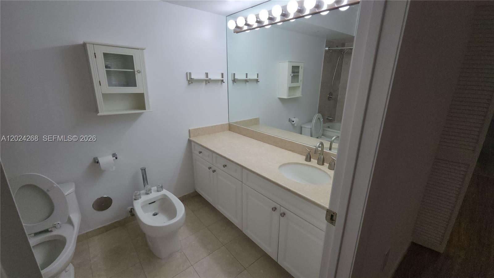 5900 Collins Avenue 404 Property Photo 24