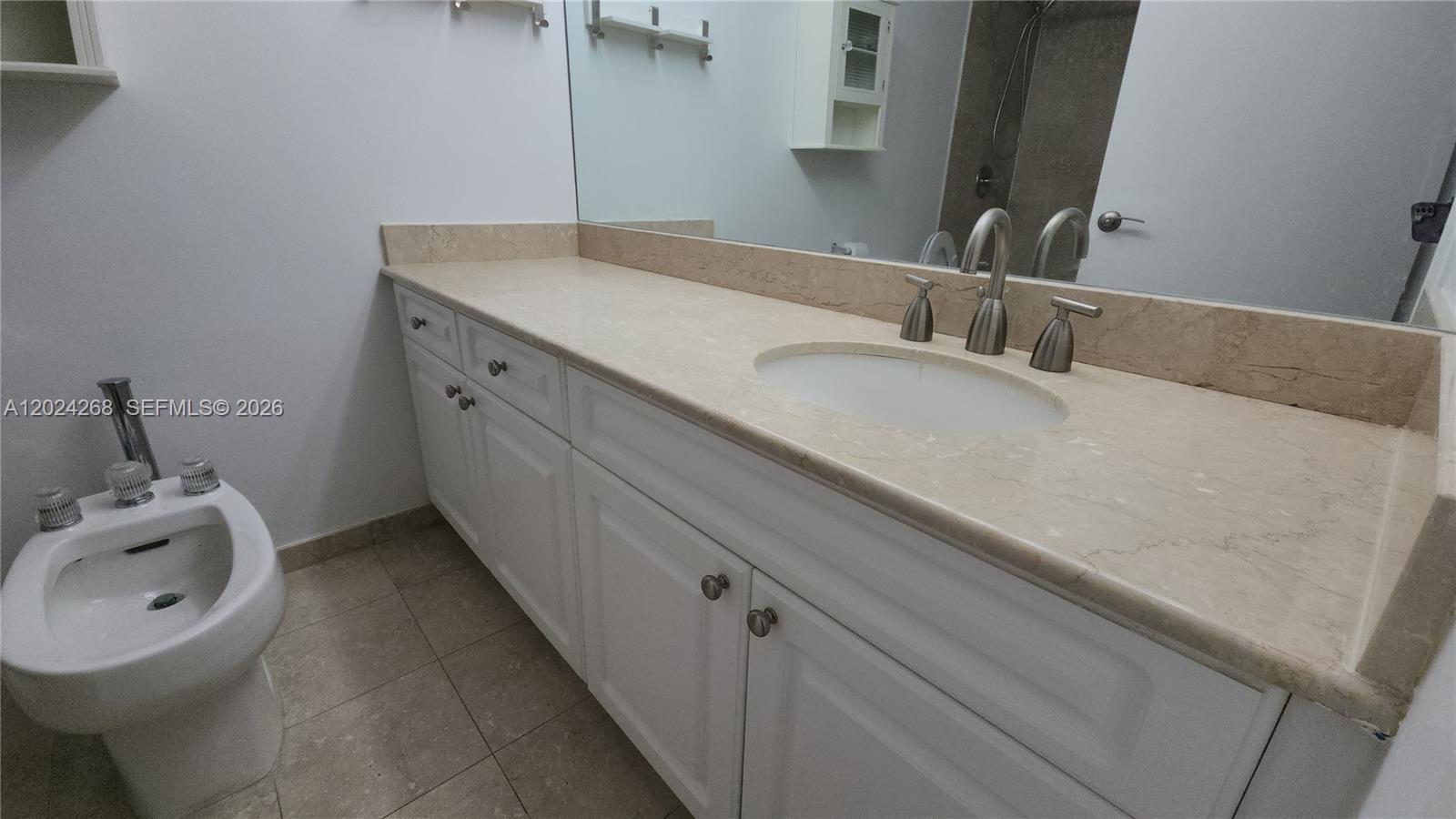 5900 Collins Avenue 404 Property Photo 25