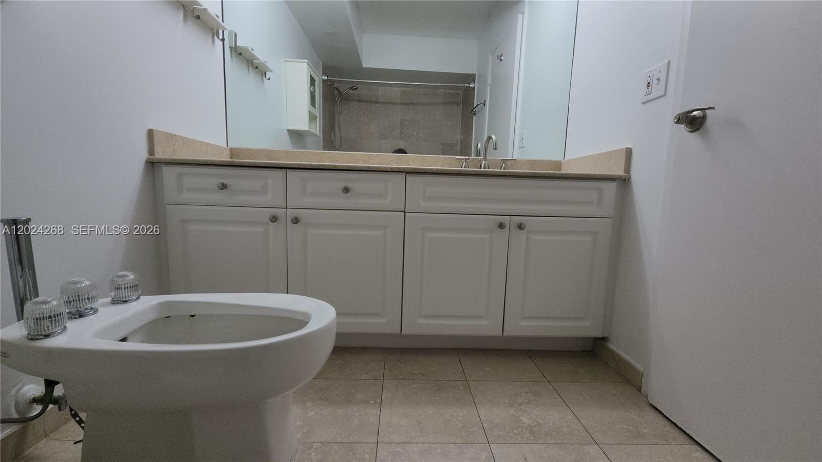 5900 Collins Avenue 404 Property Photo 29