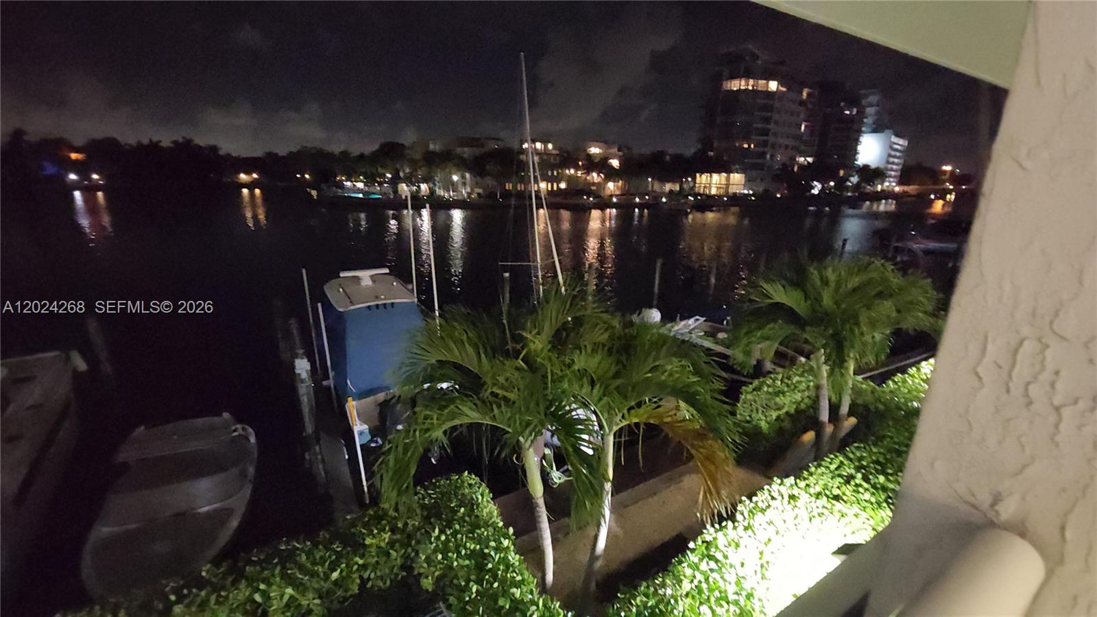 5900 Collins Avenue 404 Property Photo 31