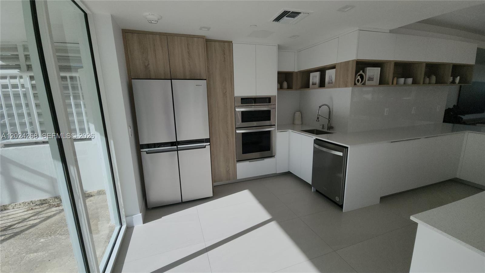 5900 Collins Avenue 404 Property Photo 44