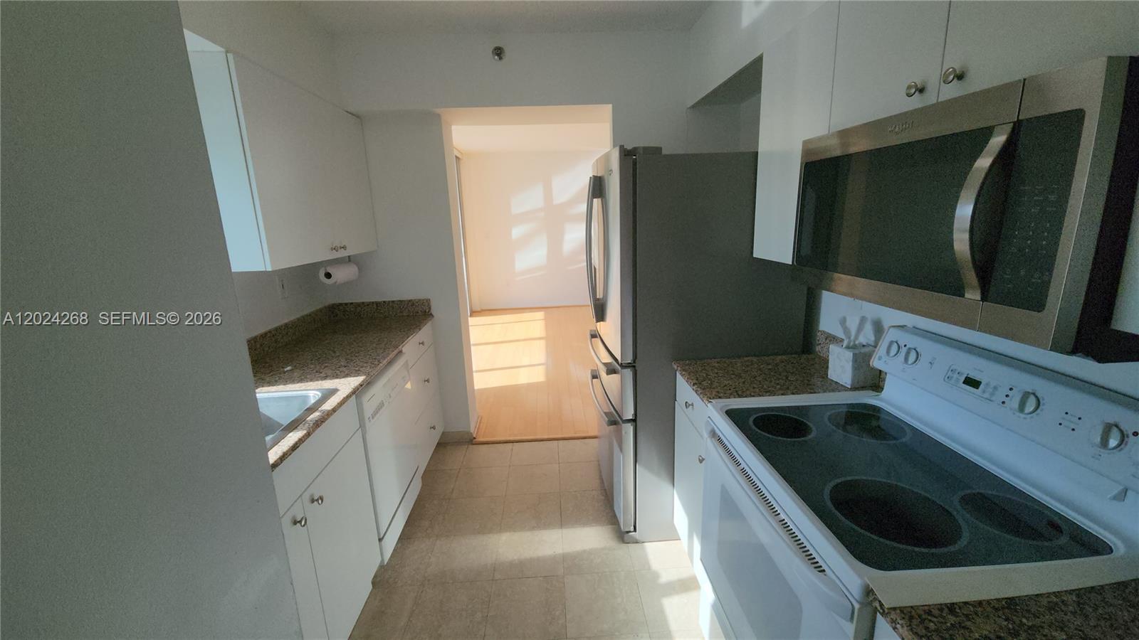 5900 Collins Avenue 404 Property Photo 72