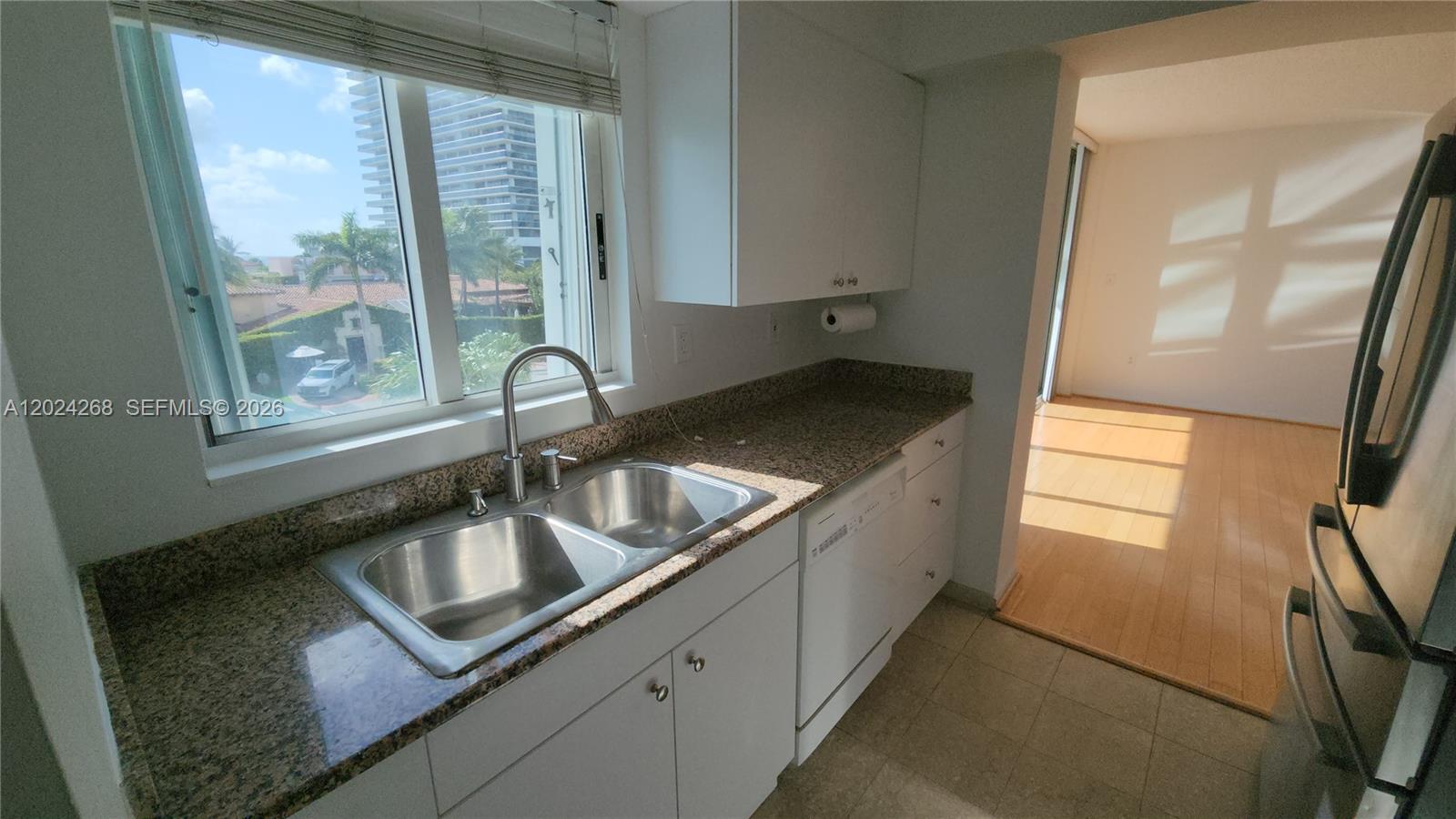 5900 Collins Avenue 404 Property Photo 73