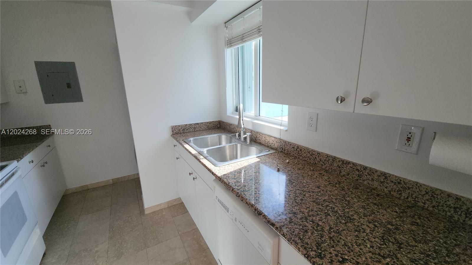 5900 Collins Avenue 404 Property Photo 75