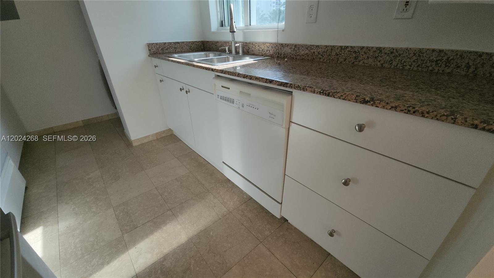 5900 Collins Avenue 404 Property Photo 76