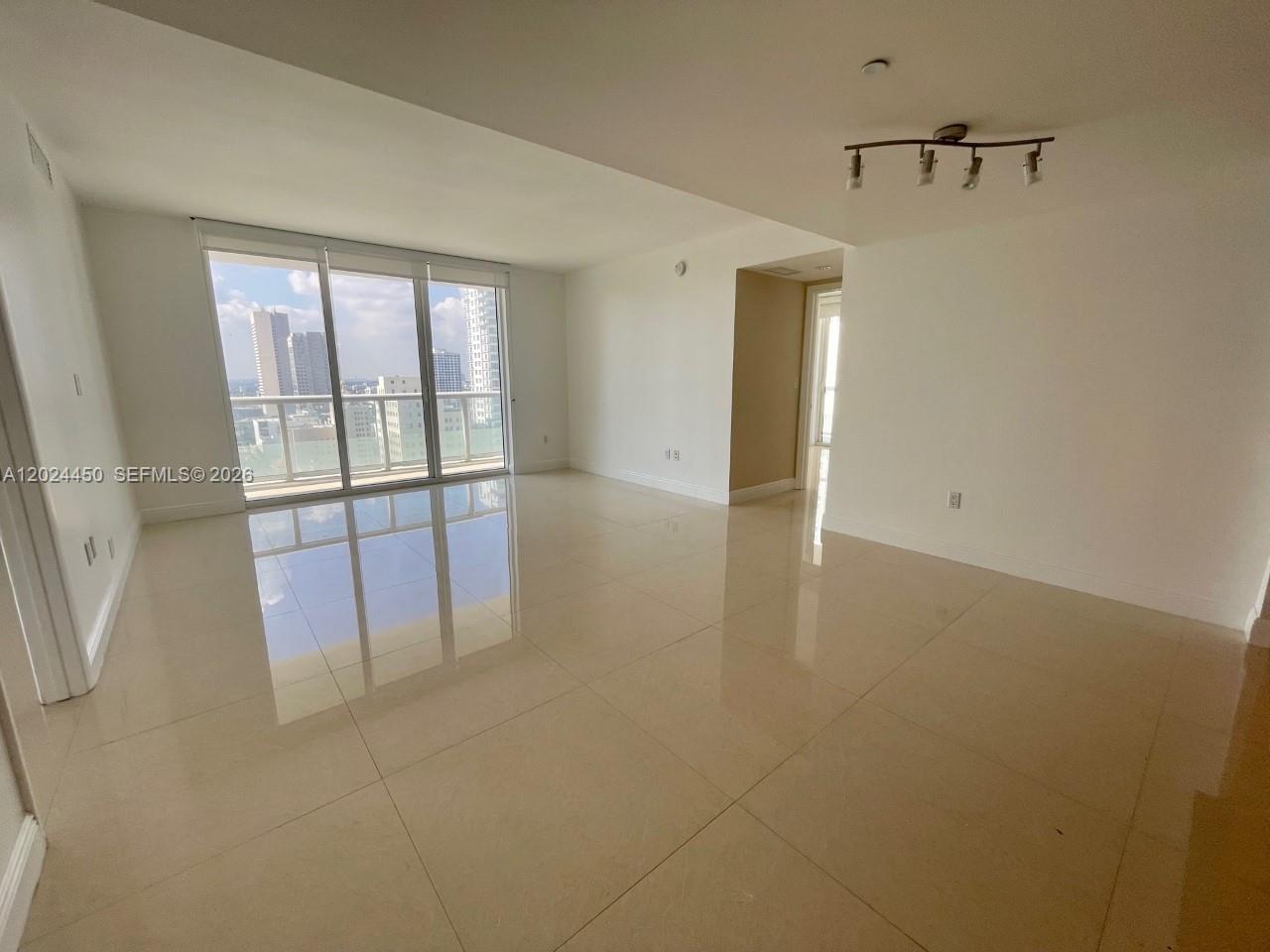 50 Biscayne Boulevard 2401 Property Photo 8