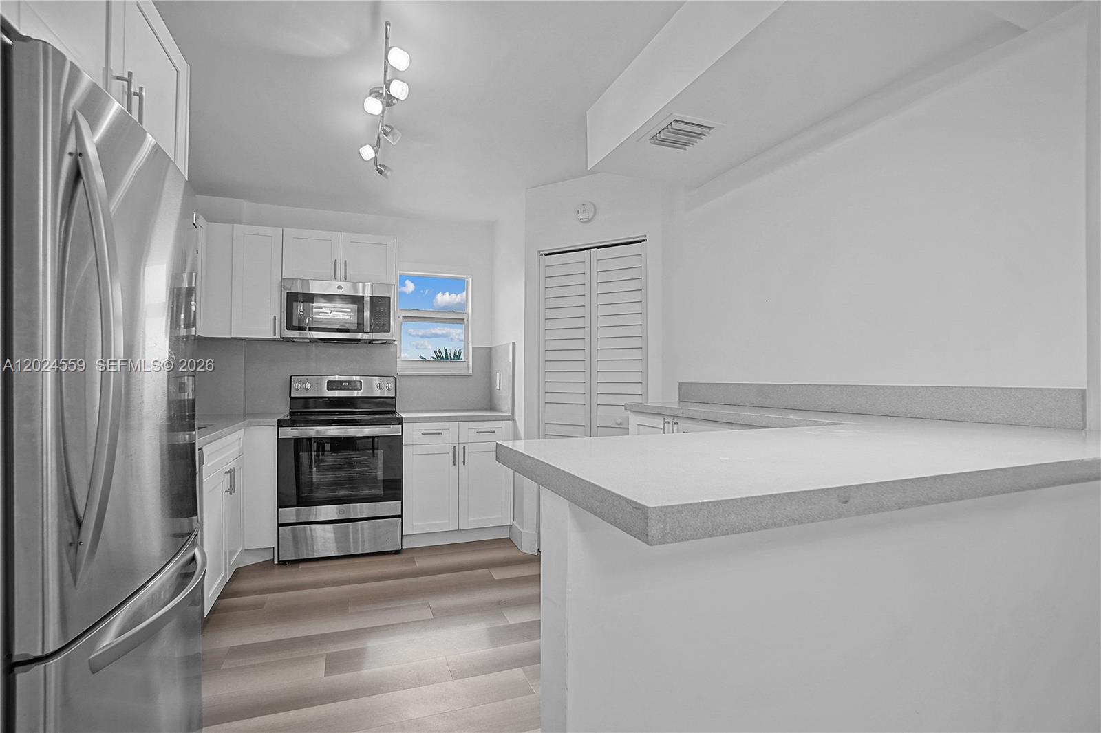 9273 Collins Avenue 309 Property Photo 3