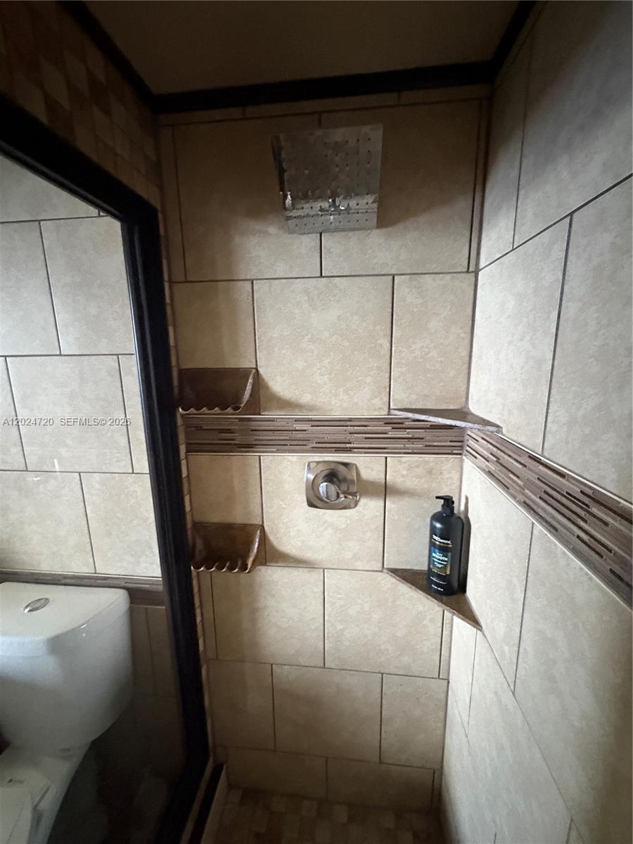 111 Lake Emerald Drive 302 Property Photo 10