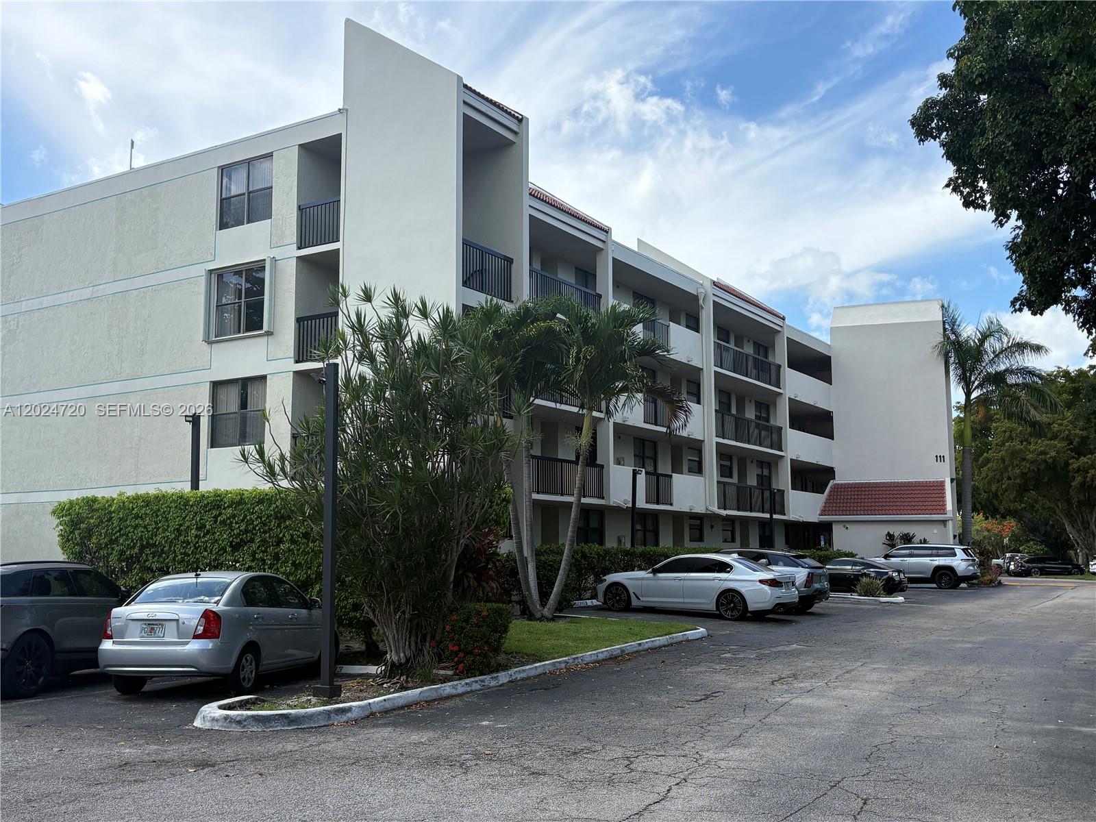 111 Lake Emerald Drive 302 Property Photo 13