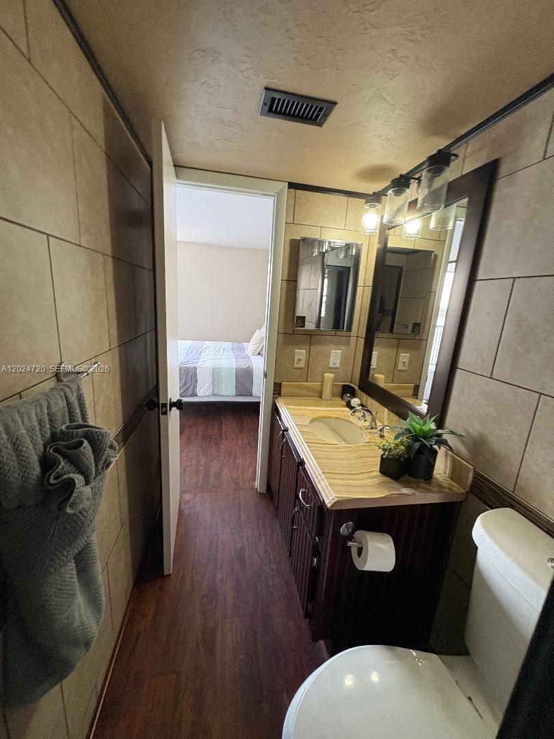 111 Lake Emerald Drive 302 Property Photo 24