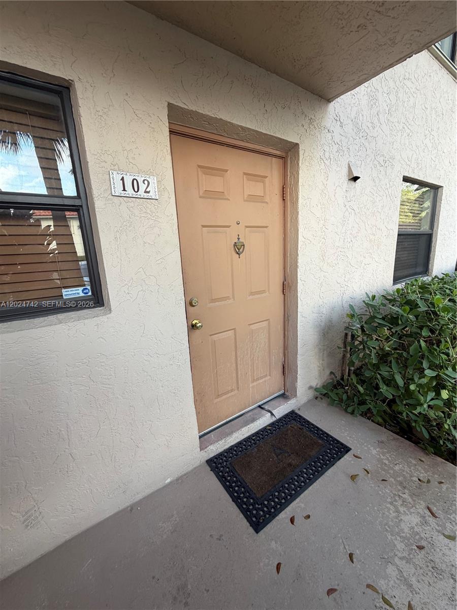 15718 E Waterside Circle 102 Property Photo 2