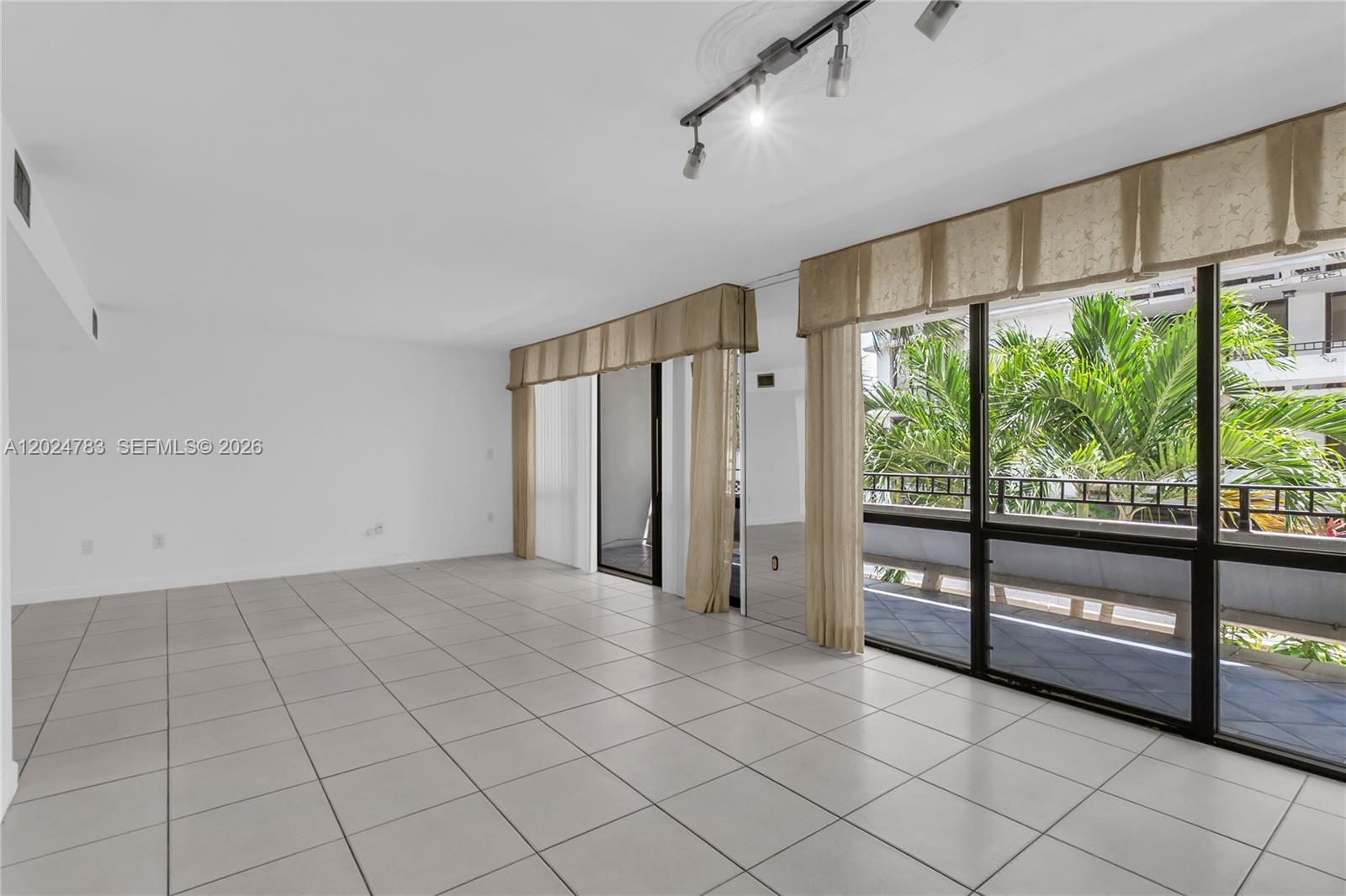 13951 Kendale Lakes Circle 208A