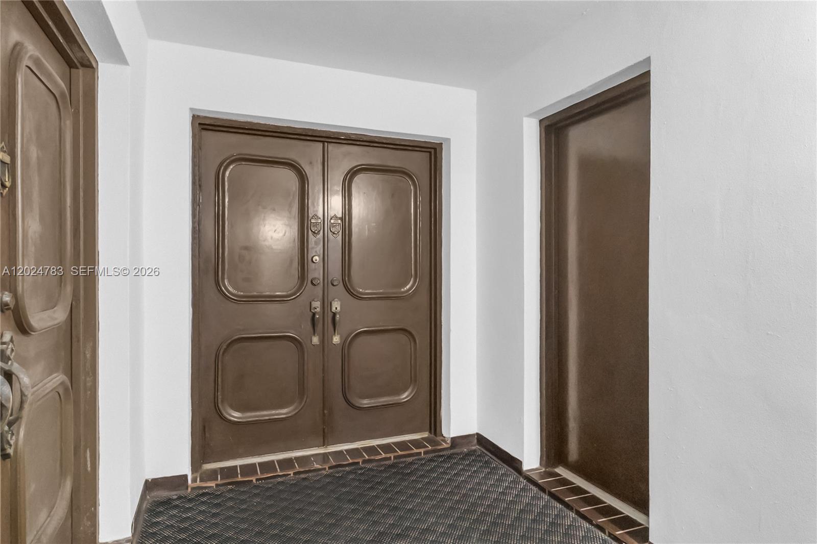 13951 Kendale Lakes Circle 208a Property Photo 2