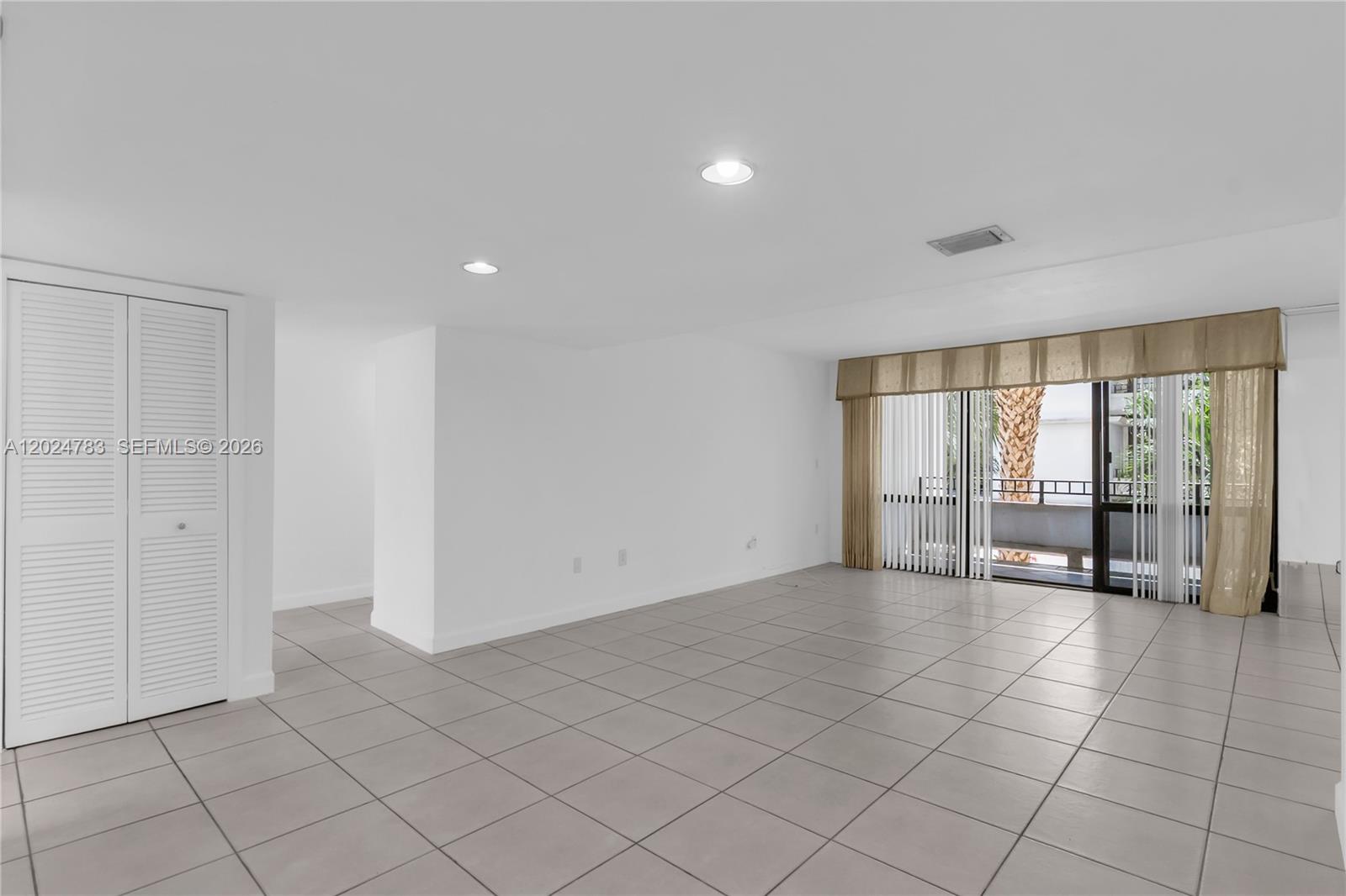 13951 Kendale Lakes Circle 208a Property Photo 5