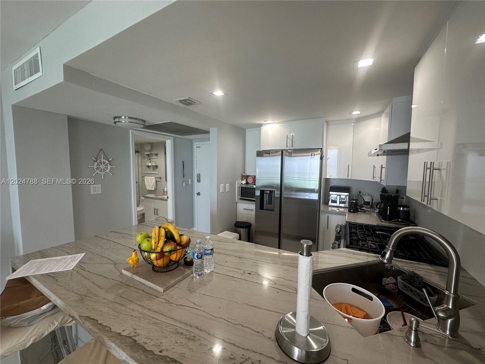 2030 S Ocean Drive 916 Property Photo 2