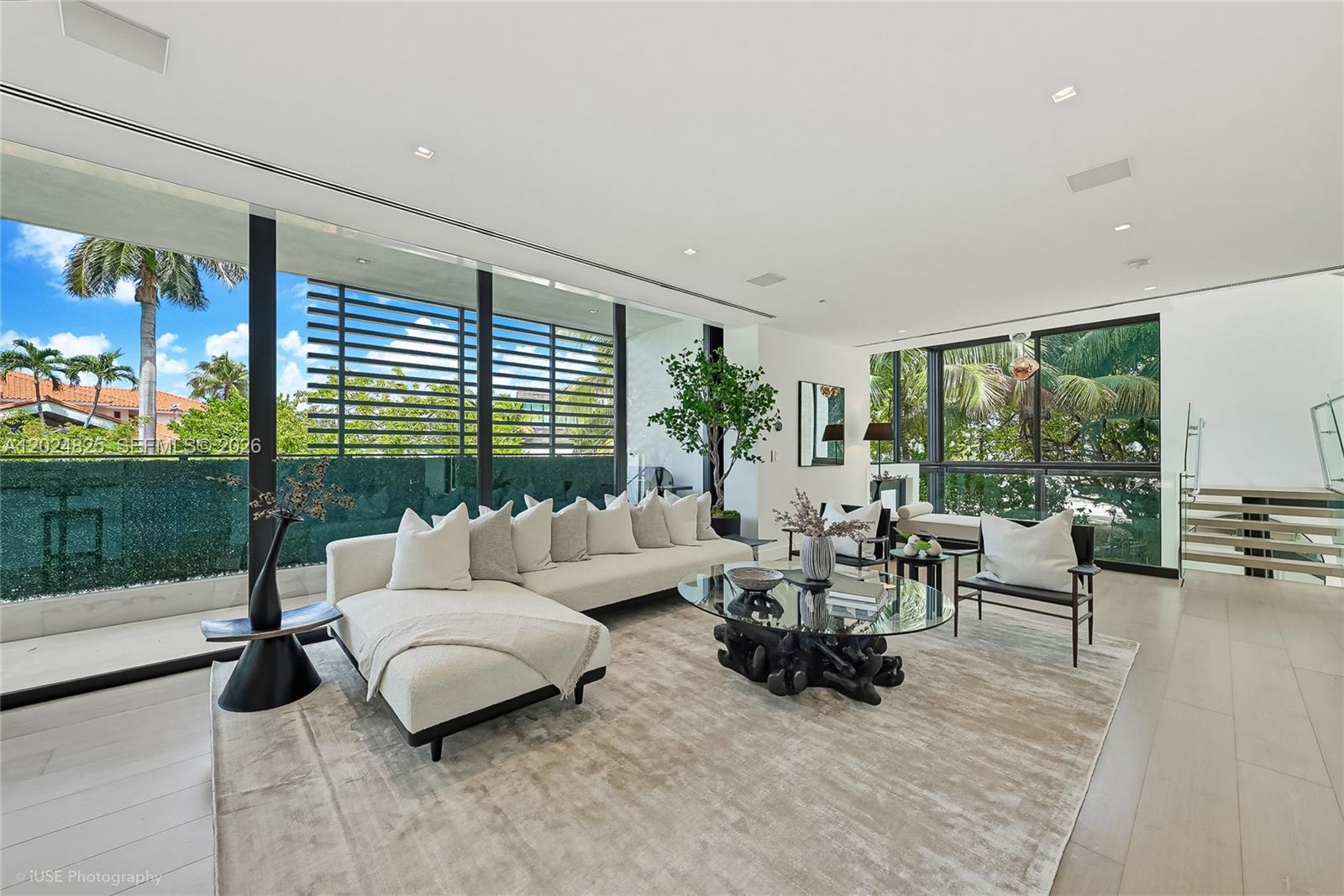 420 N Hibiscus Drive Property Photo 1