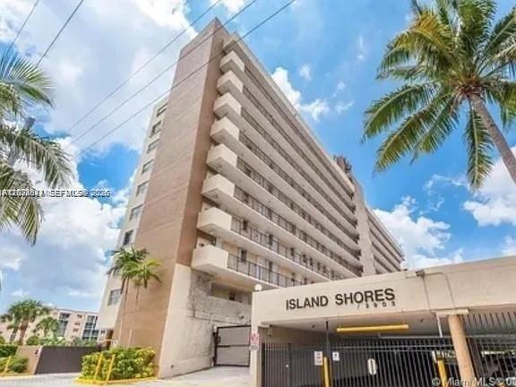 2903 N Miami Beach Boulevard 907 Property Photo 3