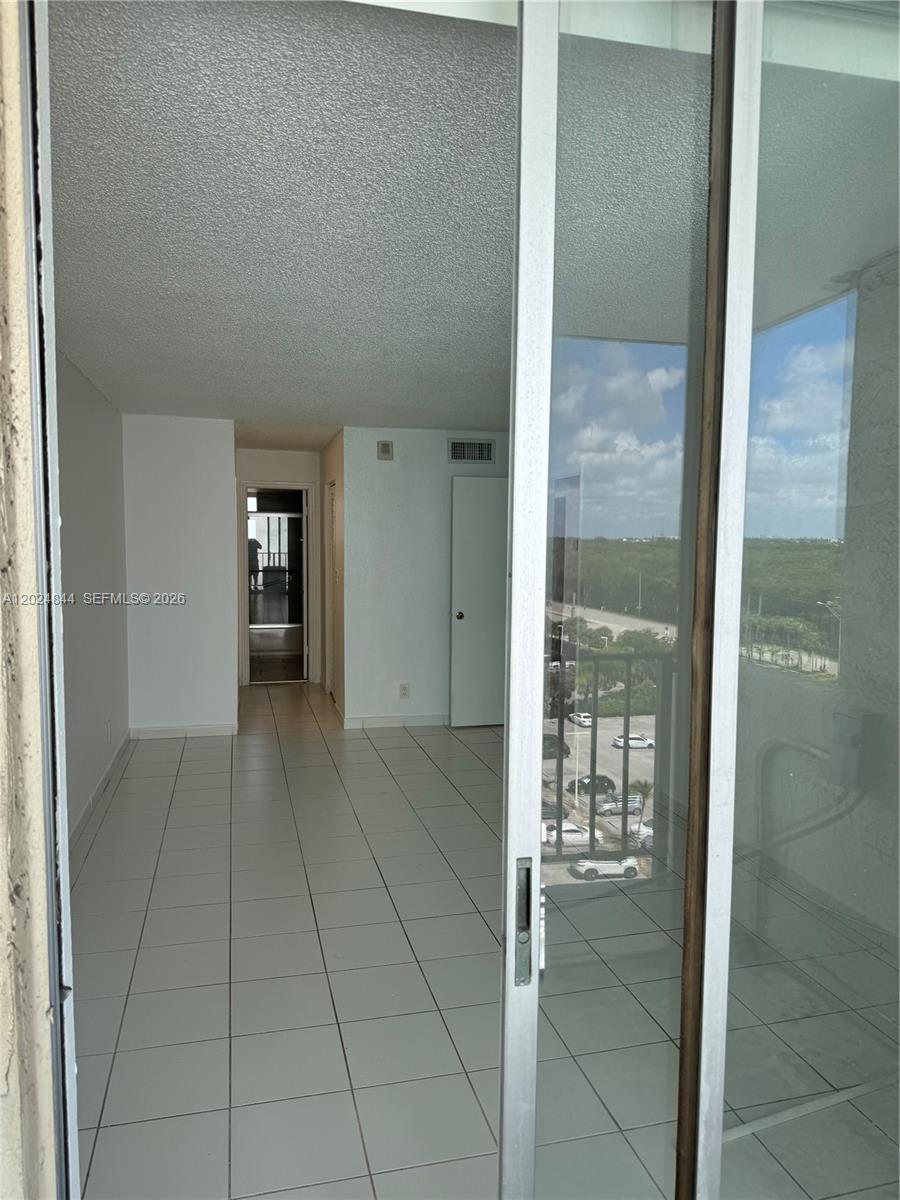 2903 N Miami Beach Boulevard 907 Property Photo 8