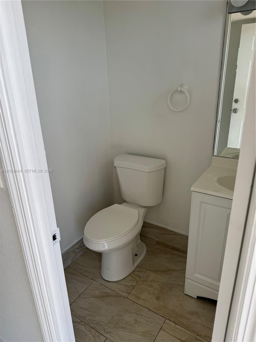 2903 N Miami Beach Boulevard 907 Property Photo 12