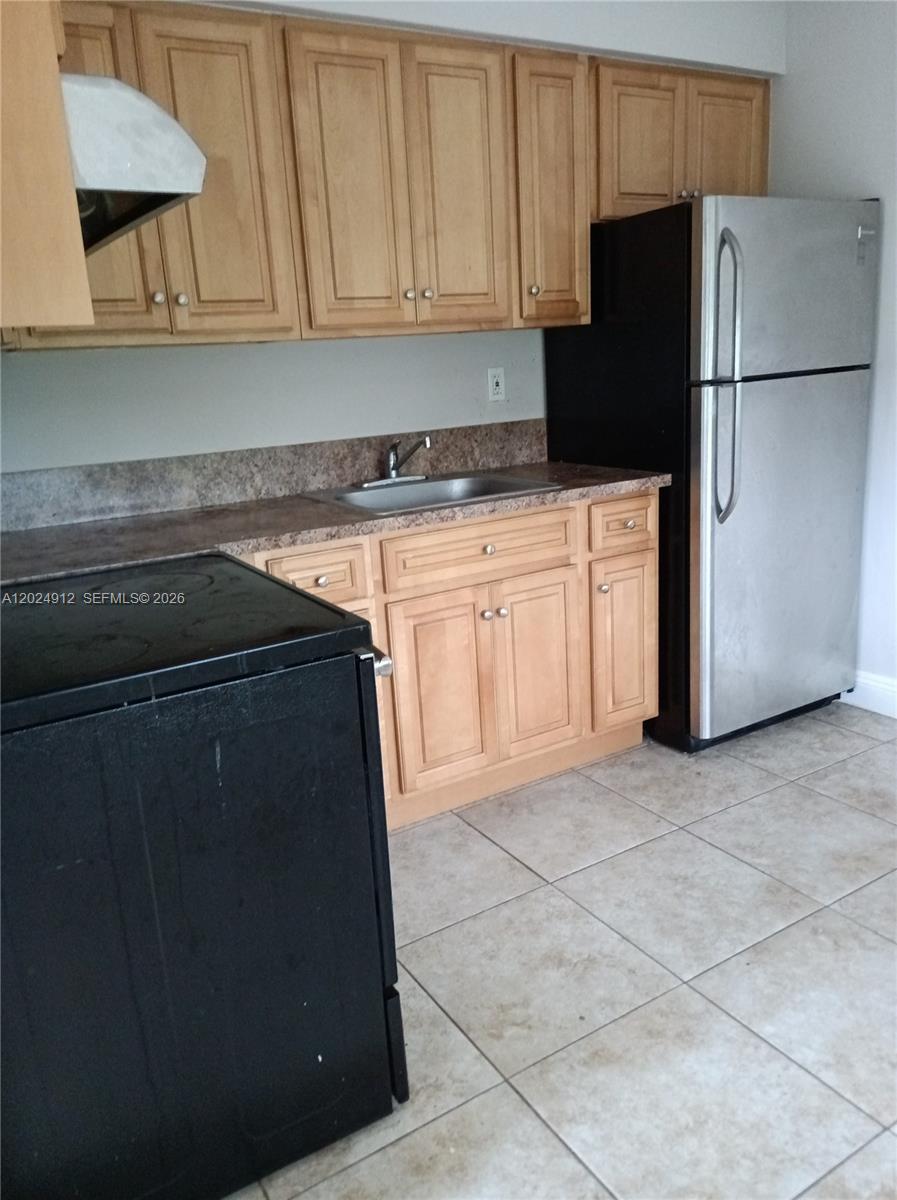 A12024912 Property Photo 3