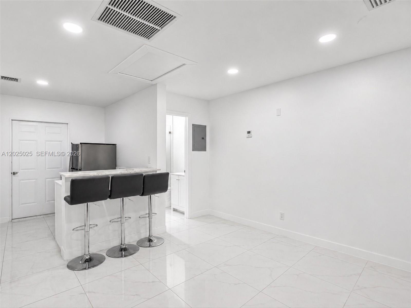 A12025025 Property Photo 14
