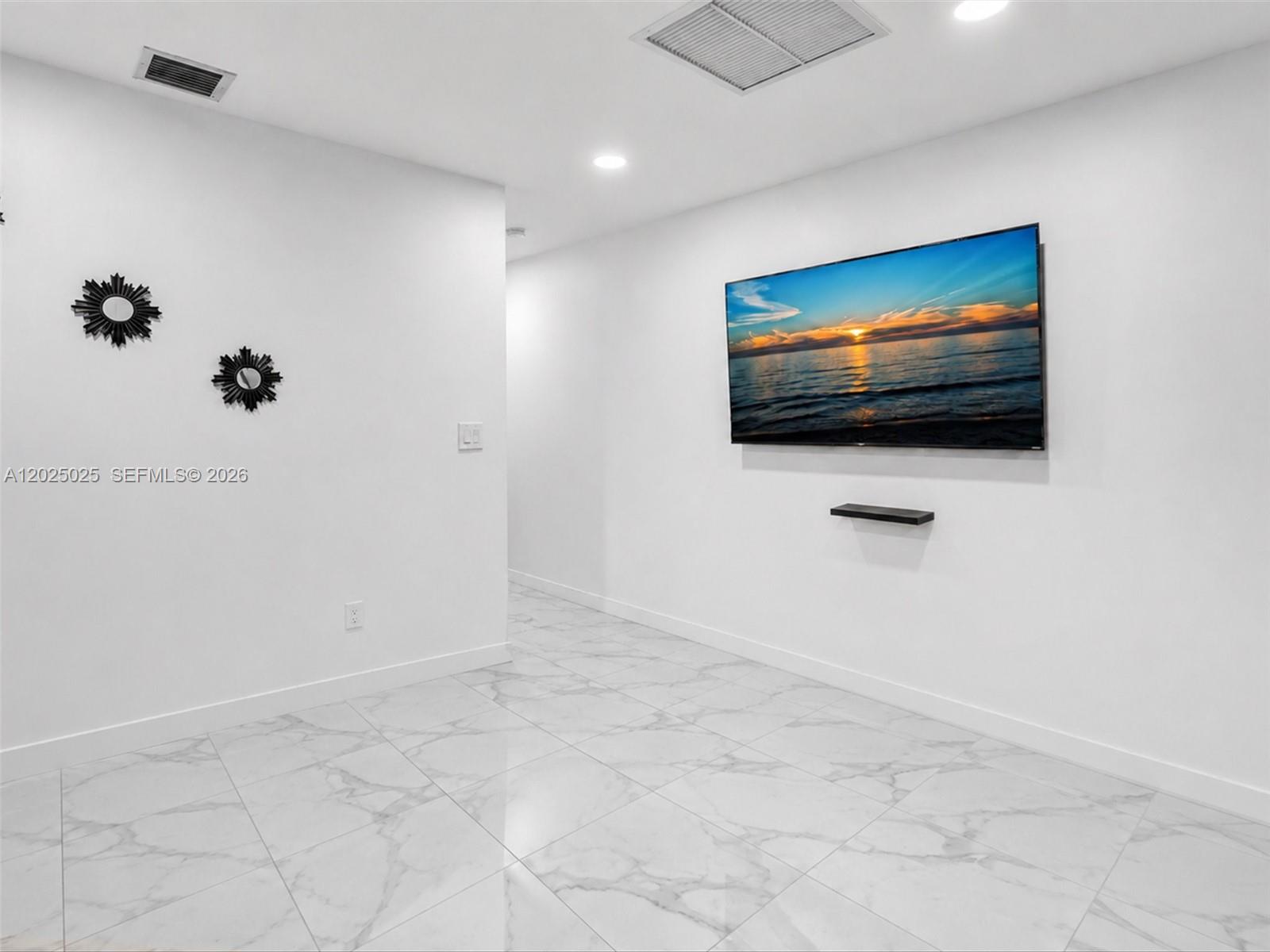 A12025025 Property Photo 15