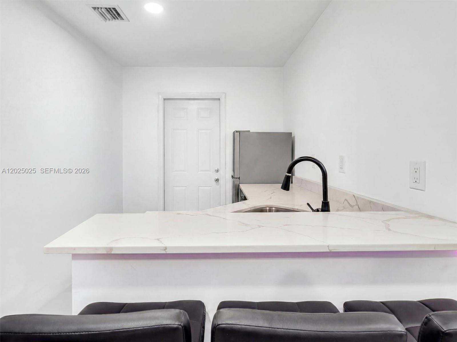 A12025025 Property Photo 17