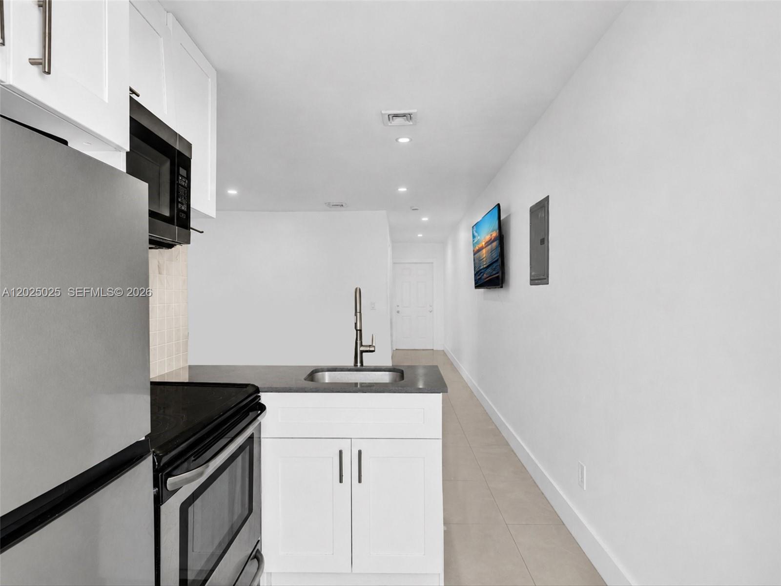 A12025025 Property Photo 35