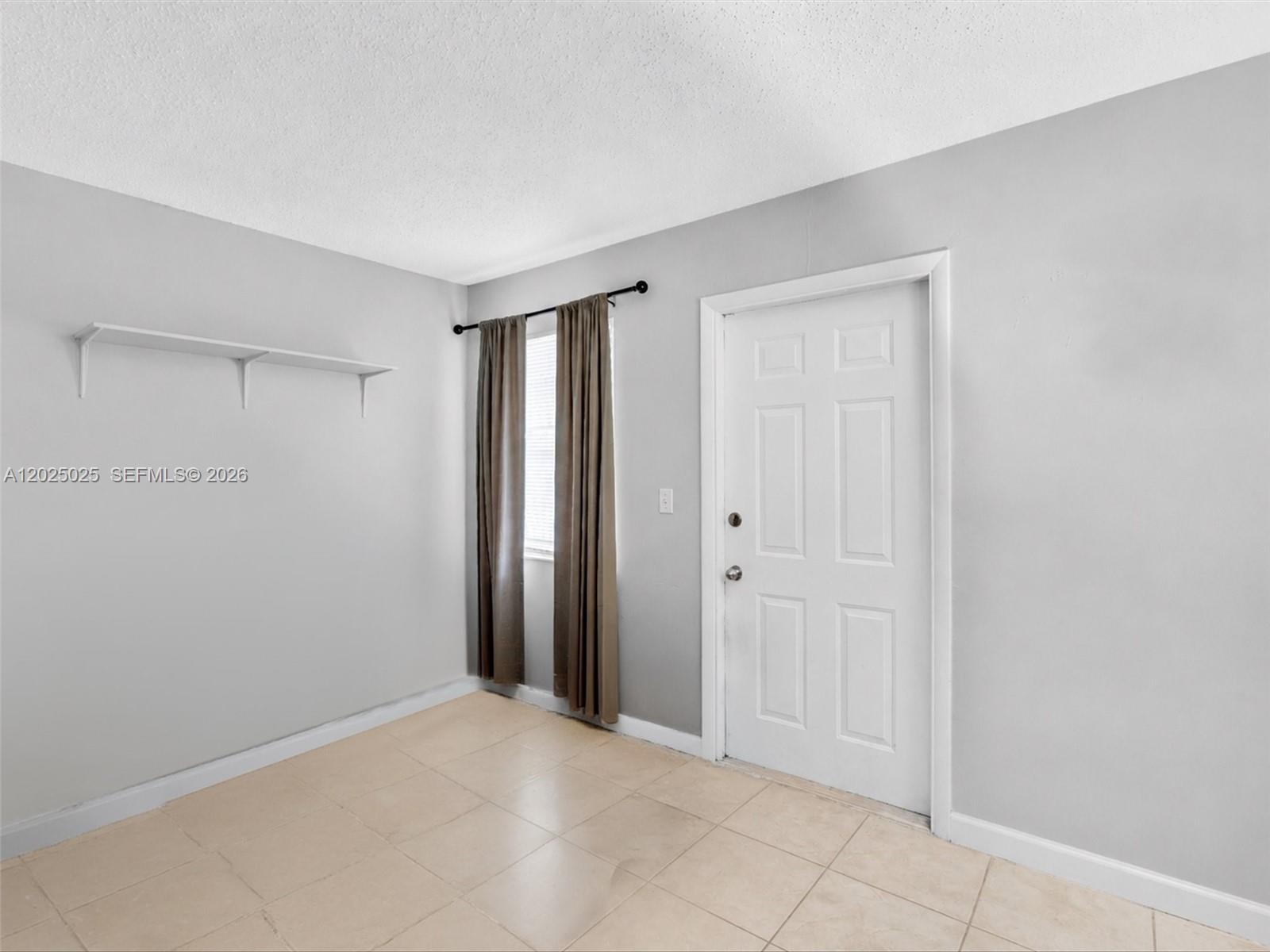 A12025025 Property Photo 38
