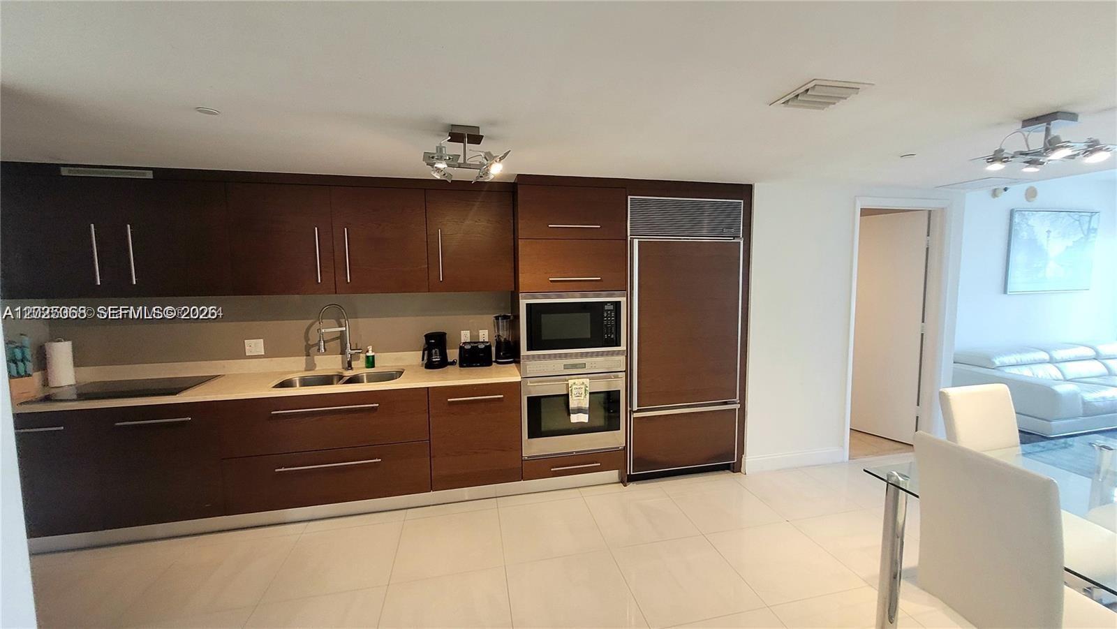 485 Brickell Avenue 2311 Property Photo 4