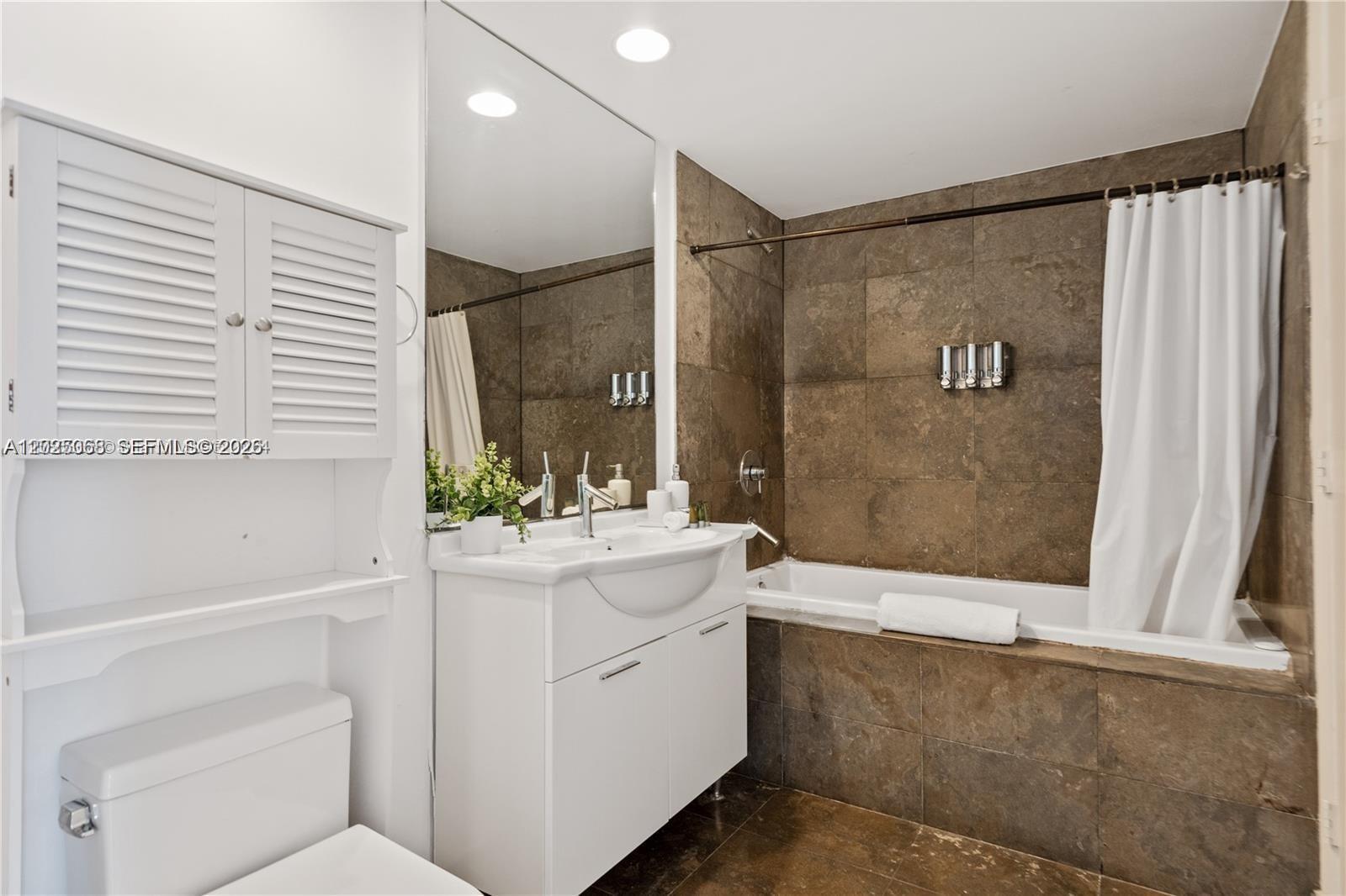 485 Brickell Avenue 2311 Property Photo 8