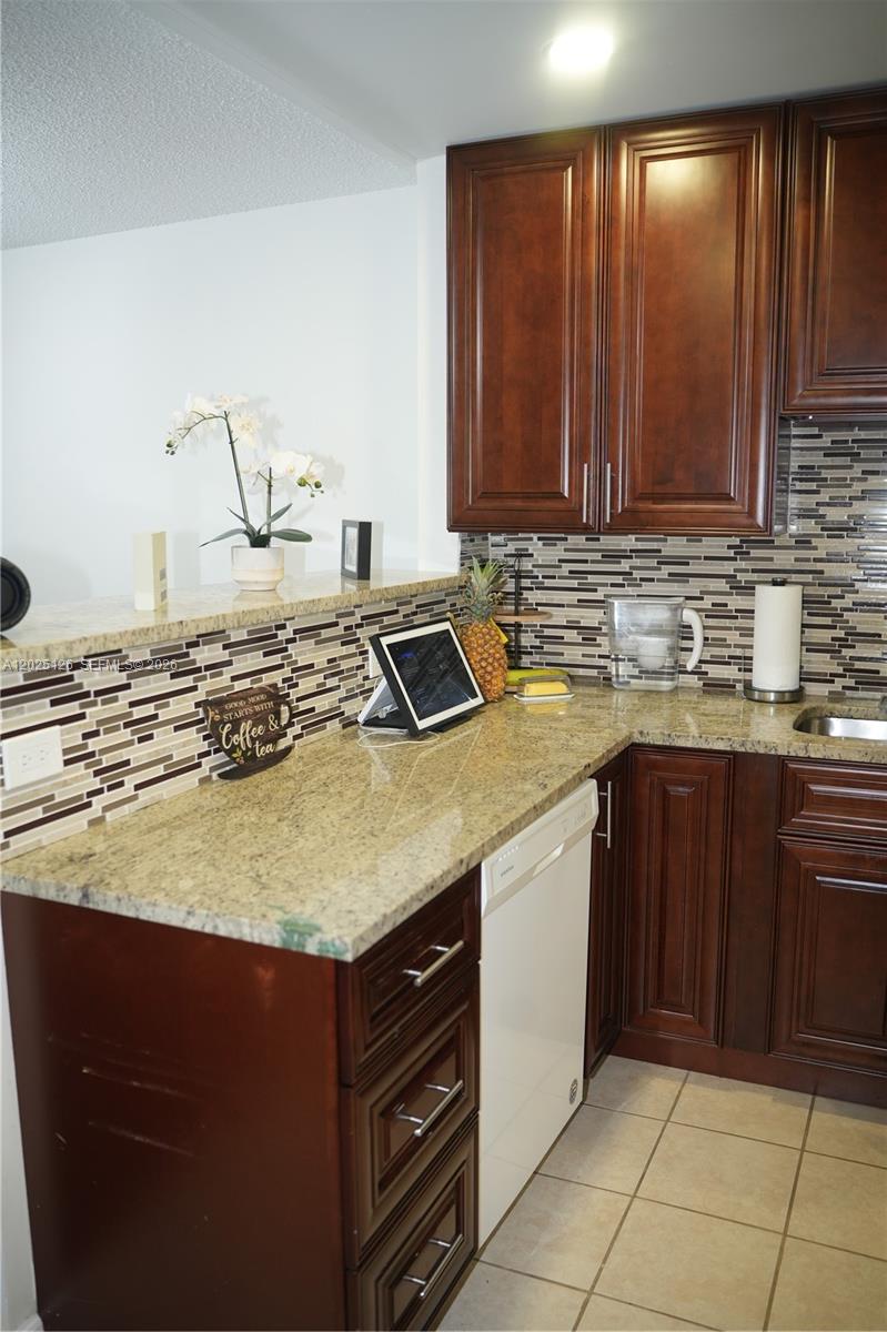 6001 N Falls Cir Drive 203 Property Photo 8