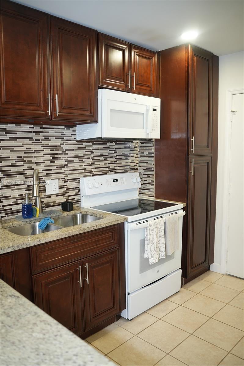 6001 N Falls Cir Drive 203 Property Photo 9