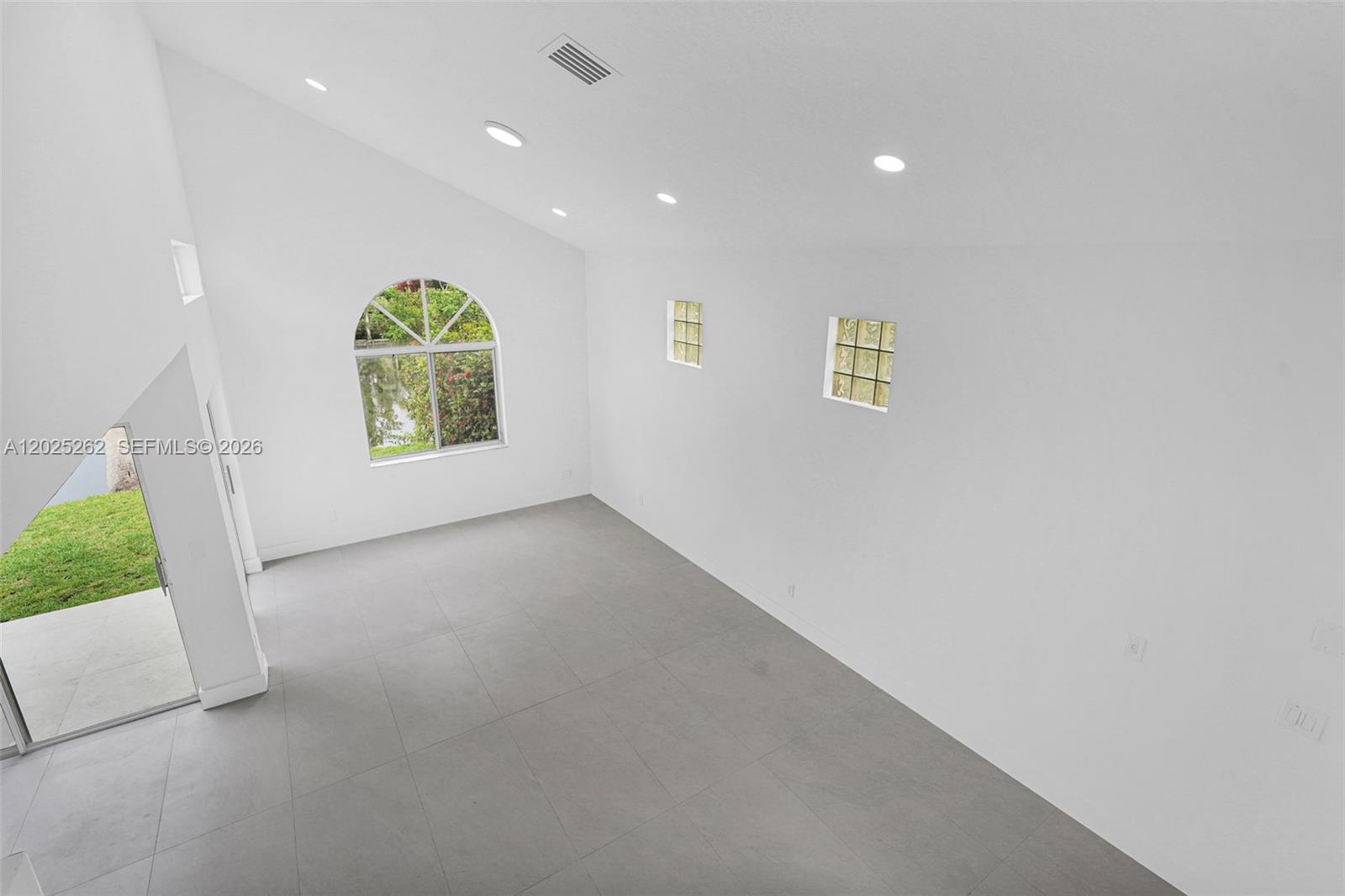 1089 Se 6th Avenue Property Photo 19