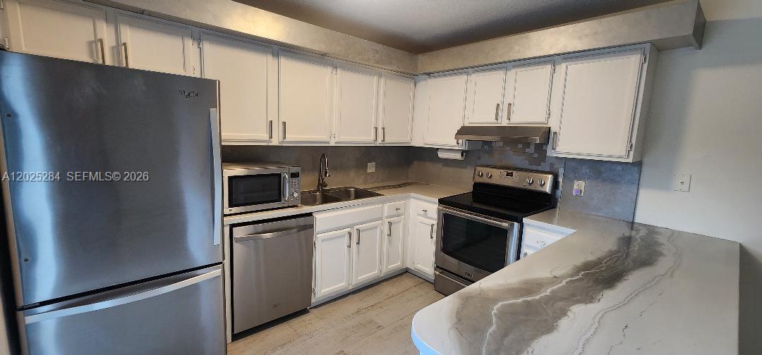 A12025284 Property Photo 4
