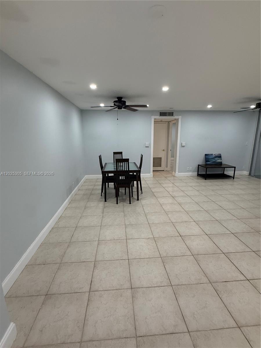 942 Ne 199th Street 102 Property Photo 3