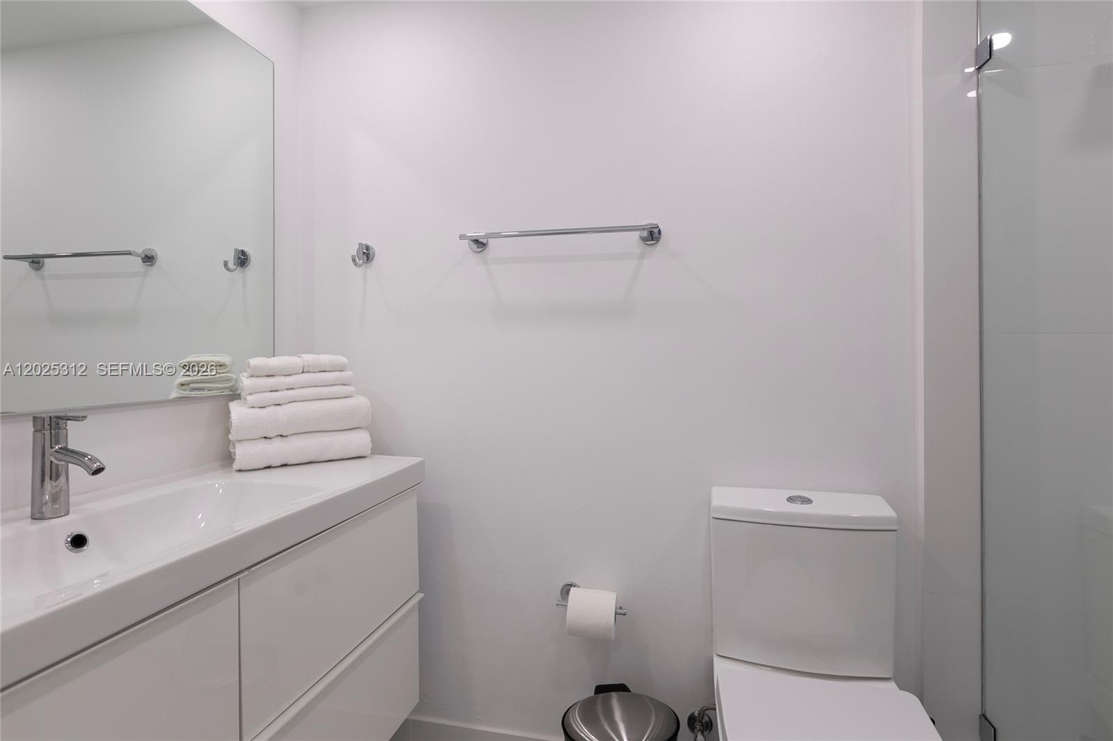 5445 Collins Avenue 1232 Property Photo 11