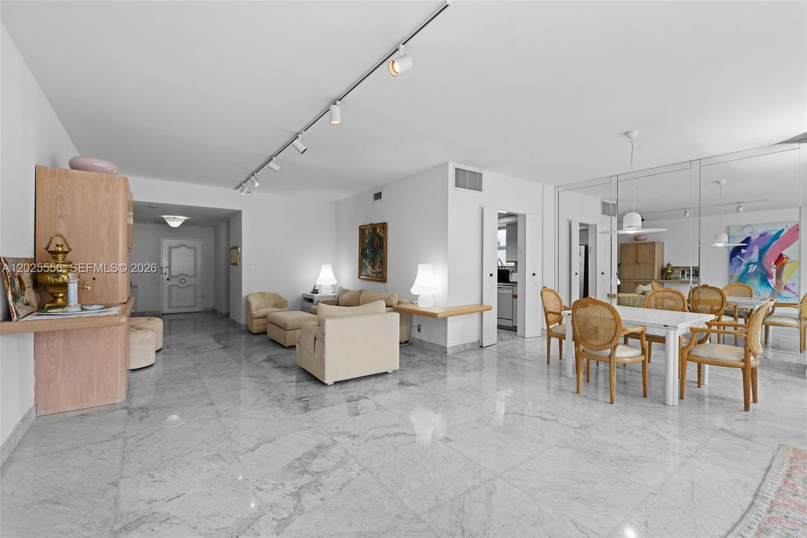 4925 Collins Avenue 1a Property Photo 4