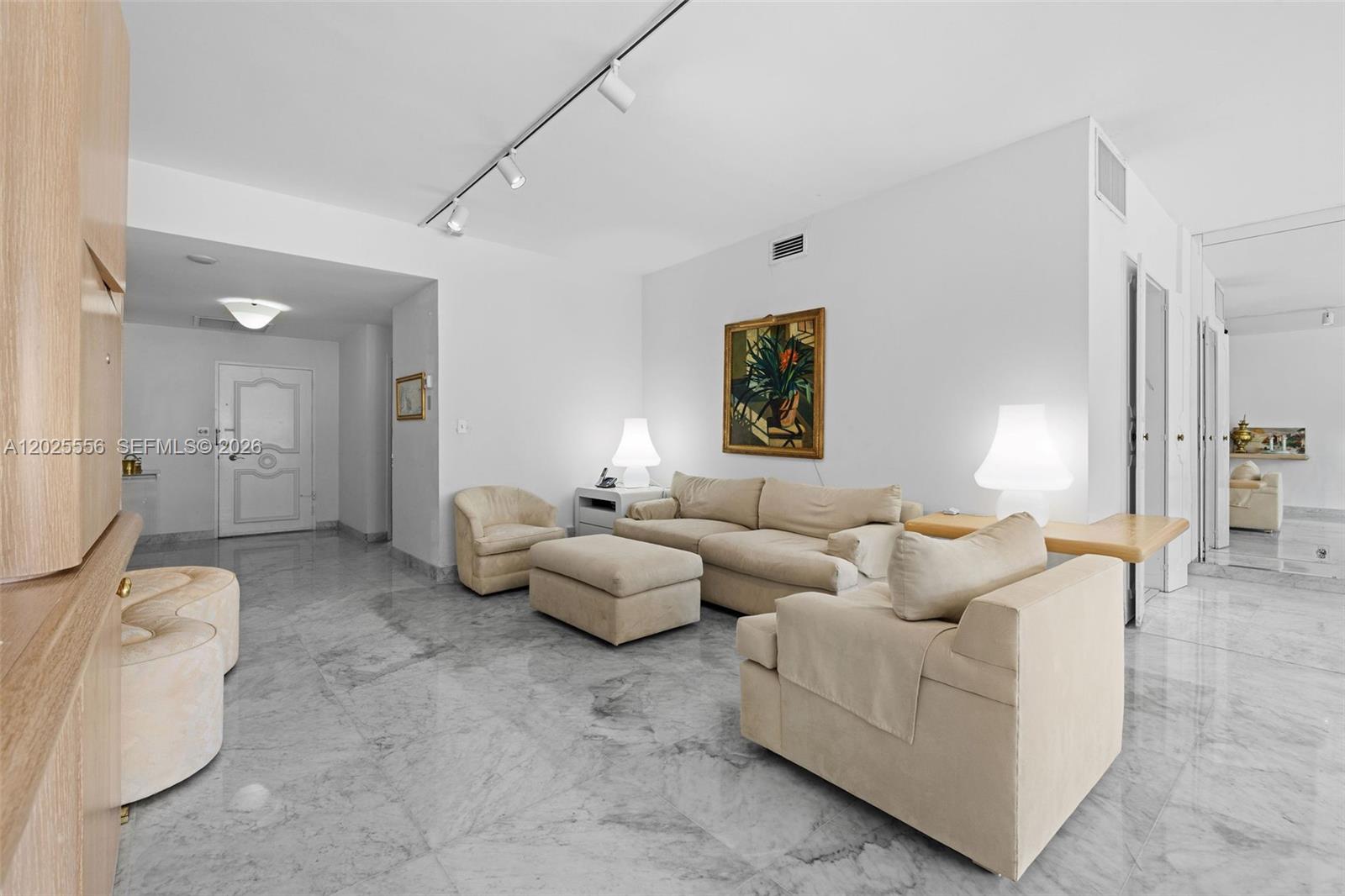 4925 Collins Avenue 1a Property Photo 5
