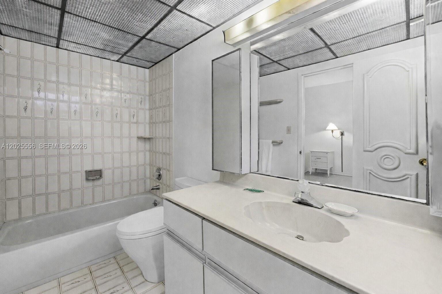 4925 Collins Avenue 1a Property Photo 18