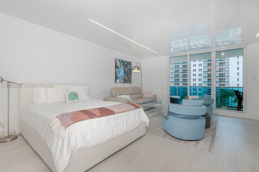 2301 Collins Avenue 811 Property Photo 5