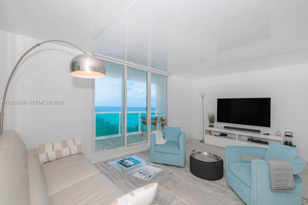 2301 Collins Avenue 811 Property Photo 8
