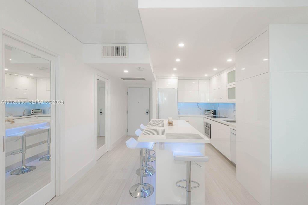 2301 Collins Avenue 811 Property Photo 15
